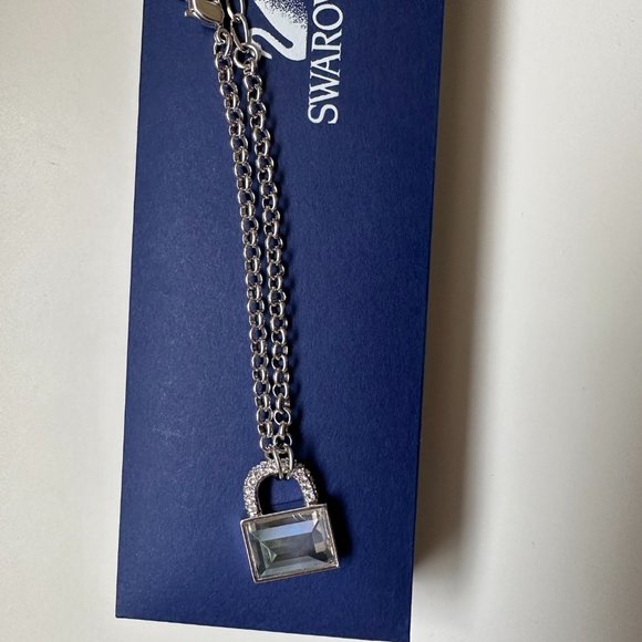 Swaroski Adjustable Bracelets with Crystals Rectangular Cut - Picture 2 of 6